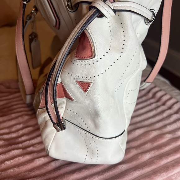 Beautiful leather tote Coach bag! Gently worn! - Picture 7 of 10